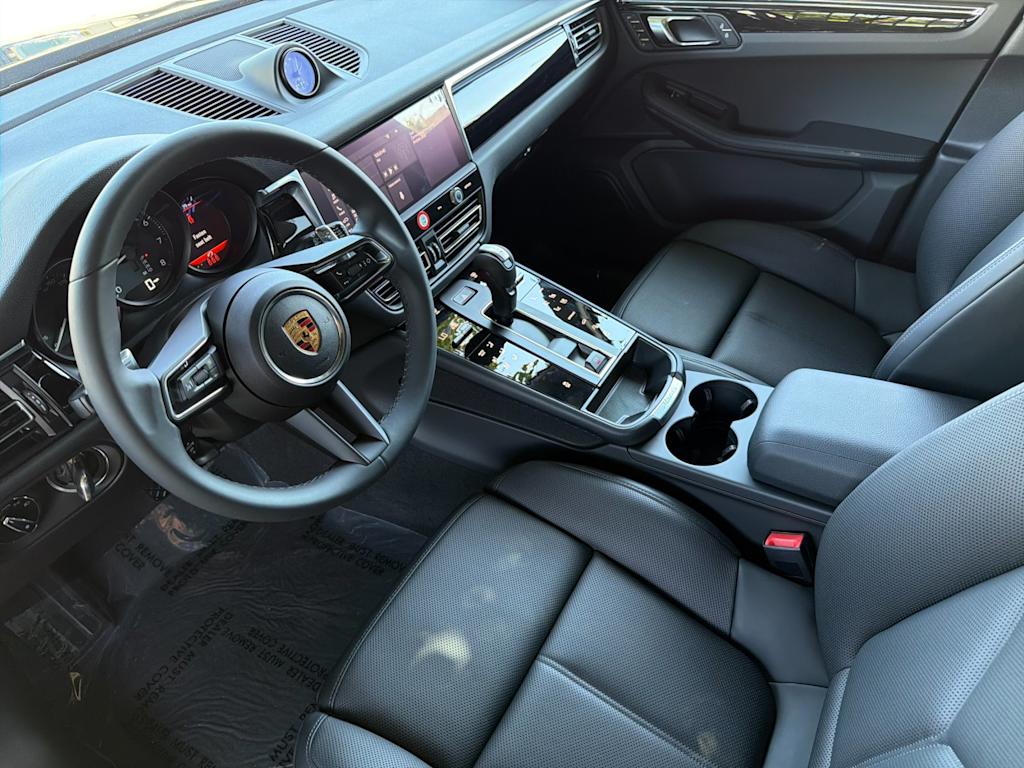 Thumbnail: 2026 Porsche Macan - 2