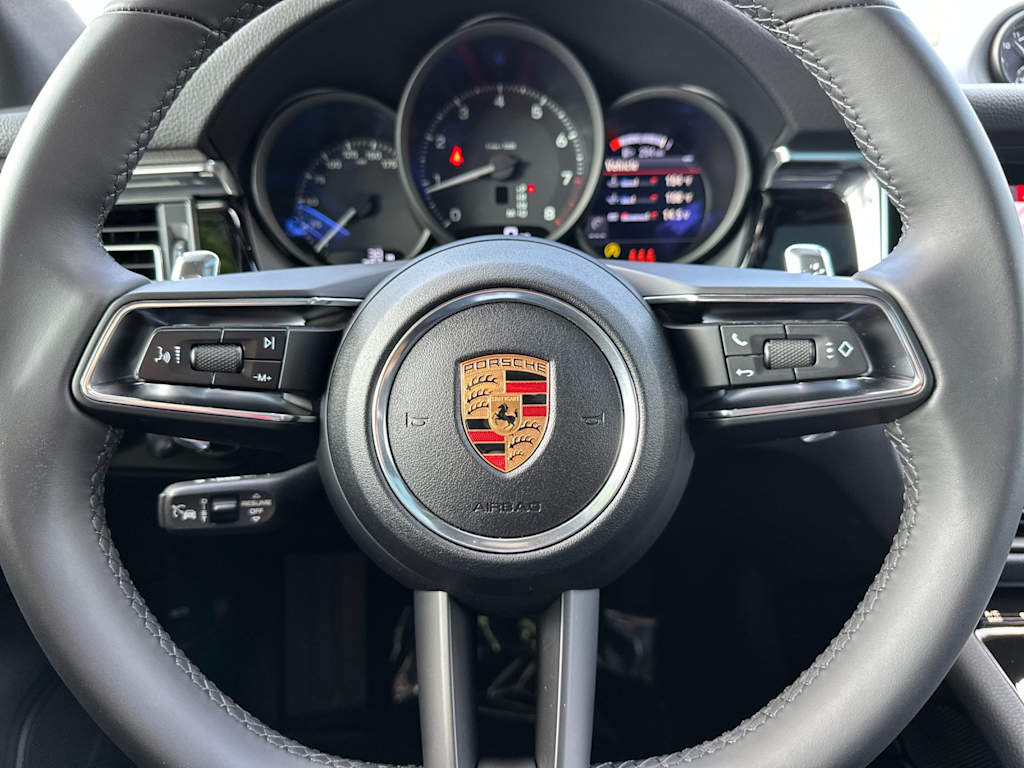 Thumbnail: 2026 Porsche Macan - 30