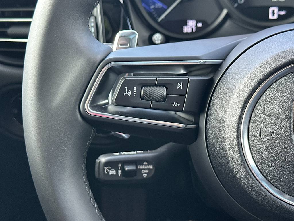 Thumbnail: 2026 Porsche Macan - 31