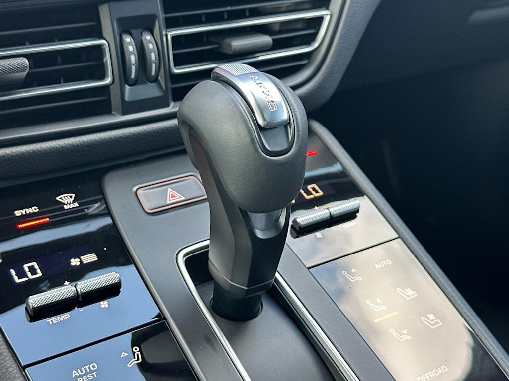 Thumbnail: 2026 Porsche Macan - 29
