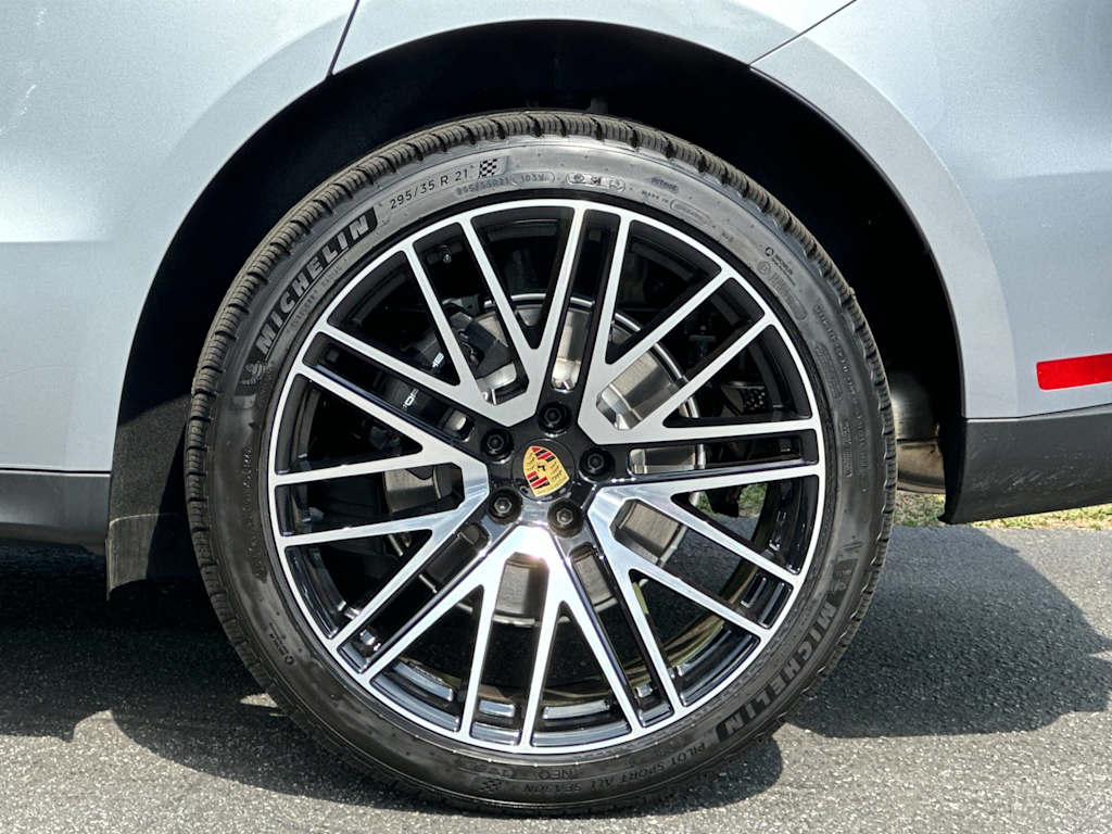 Thumbnail: 2026 Porsche Macan - 7