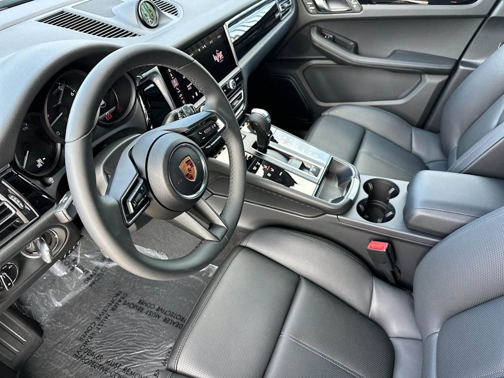 Thumbnail: 2026 Porsche Macan - 9