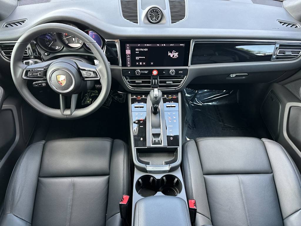 Thumbnail: 2026 Porsche Macan - 2