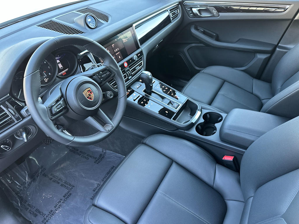 Thumbnail: 2026 Porsche Macan - 10