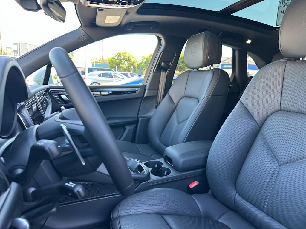 Thumbnail: 2026 Porsche Macan - 11