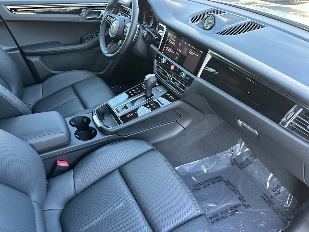 Thumbnail: 2026 Porsche Macan - 13