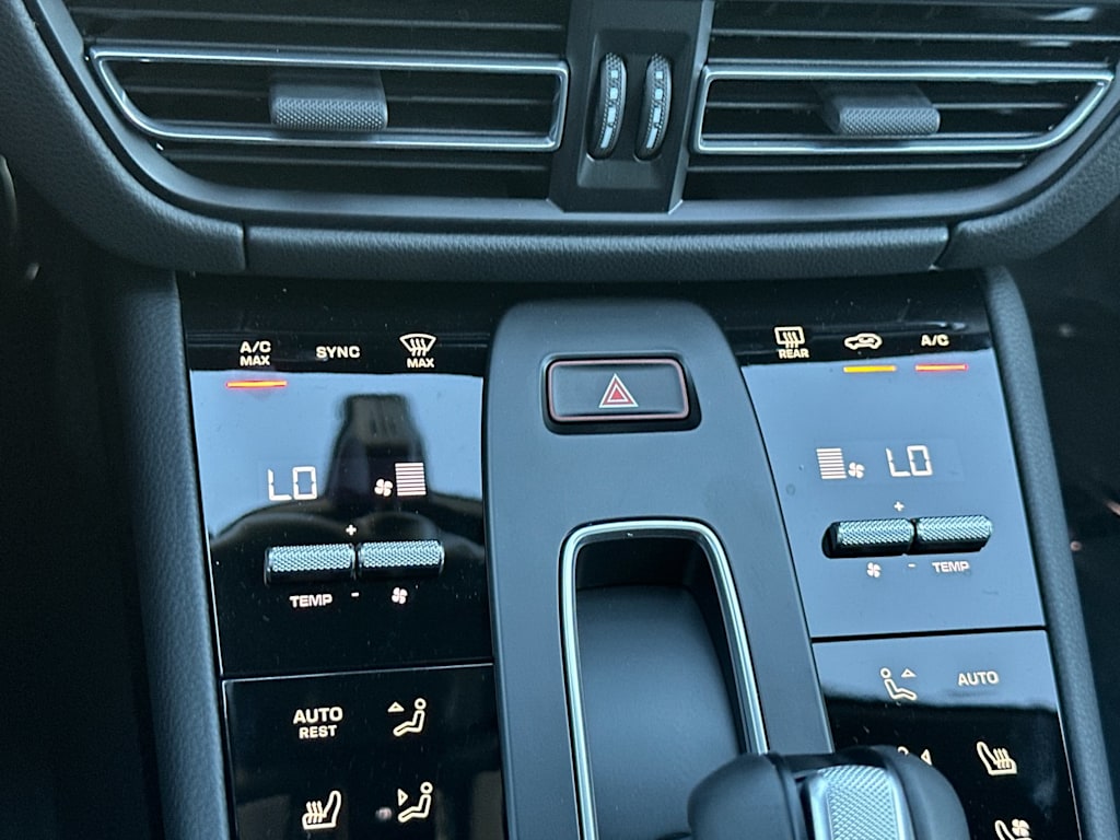 Thumbnail: 2026 Porsche Macan - 16