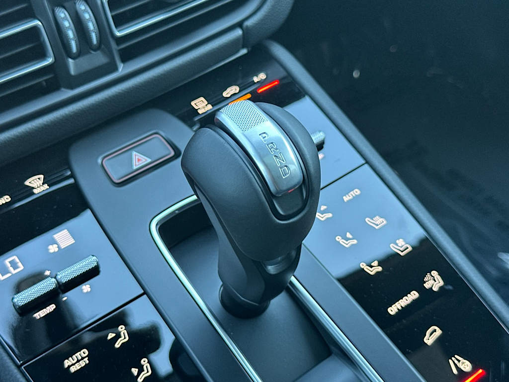 Thumbnail: 2026 Porsche Macan - 29