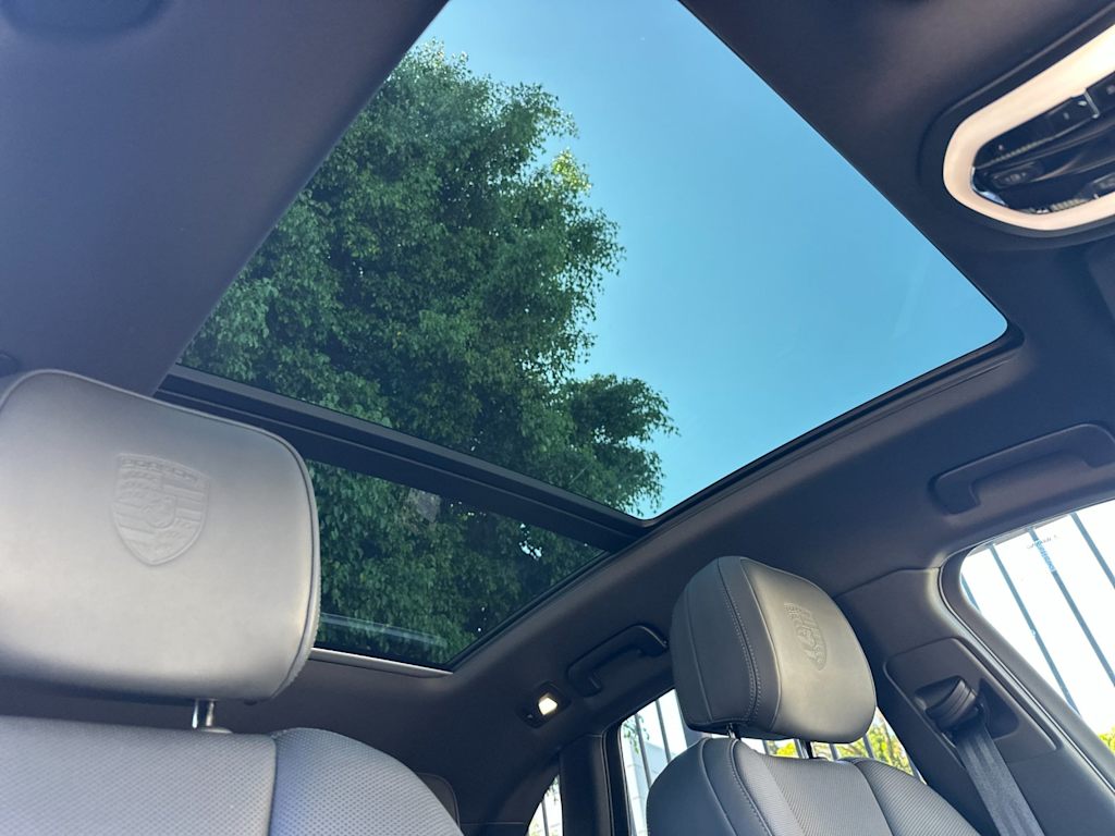 Thumbnail: 2026 Porsche Macan - 25