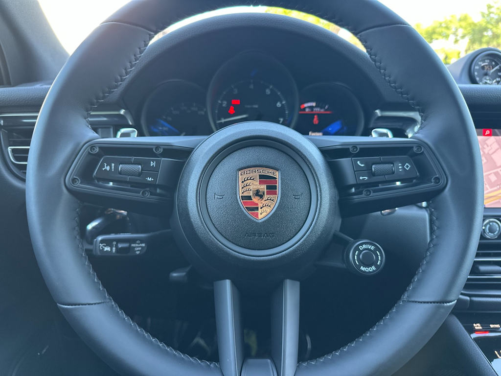 Thumbnail: 2026 Porsche Macan - 14