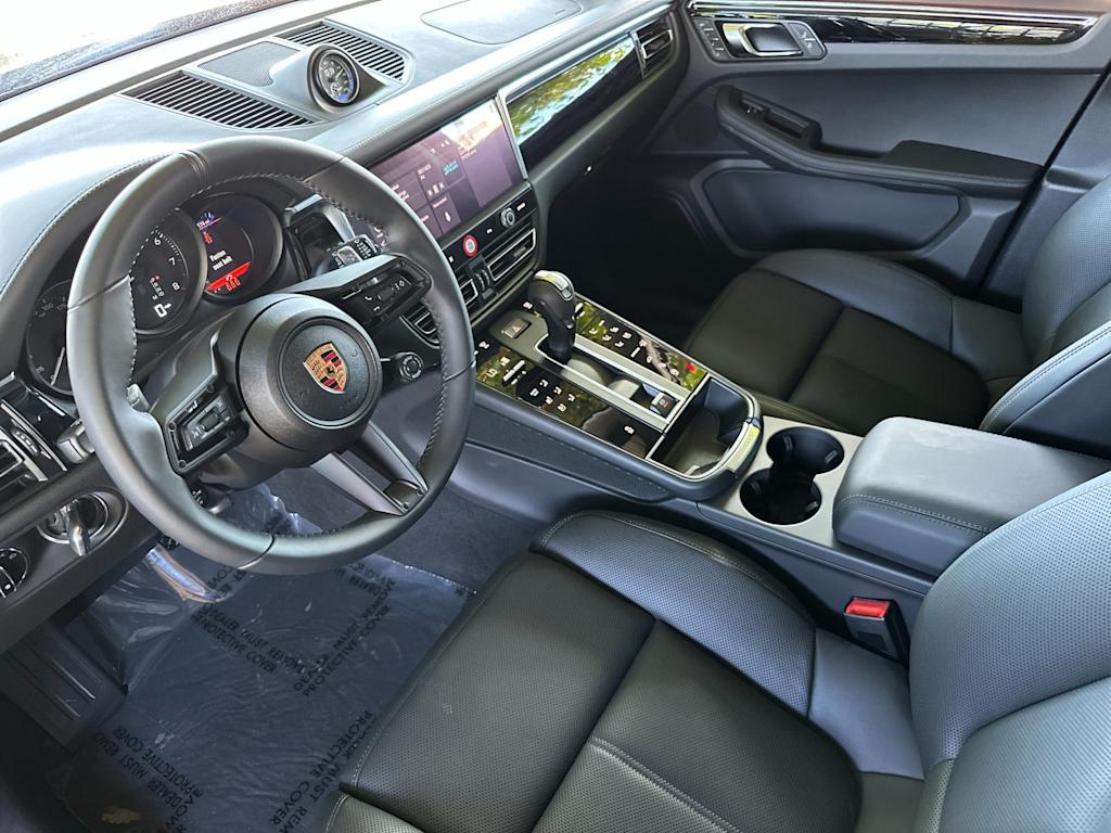 Thumbnail: 2026 Porsche Macan - 2