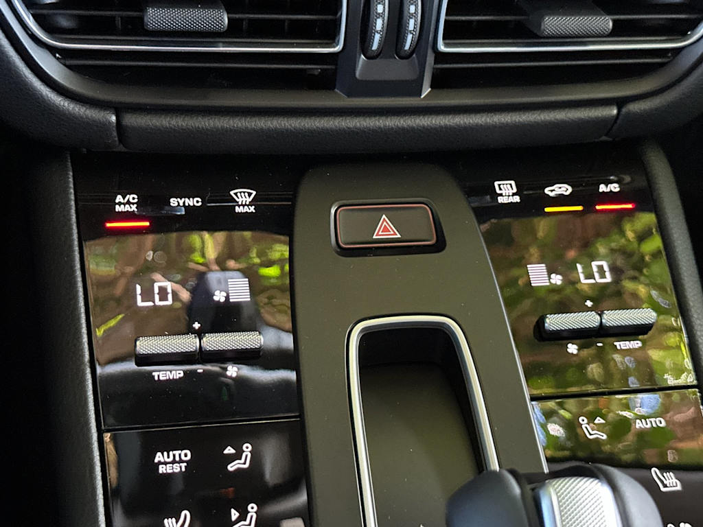 Thumbnail: 2026 Porsche Macan - 15