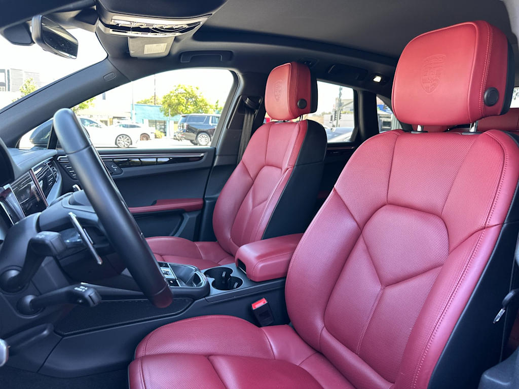 Thumbnail: 2023 Porsche Macan - 10
