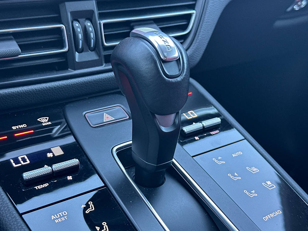 Thumbnail: 2023 Porsche Macan - 29