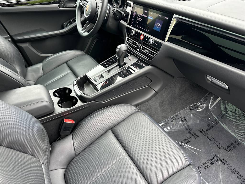 Thumbnail: 2025 Porsche Macan - 13