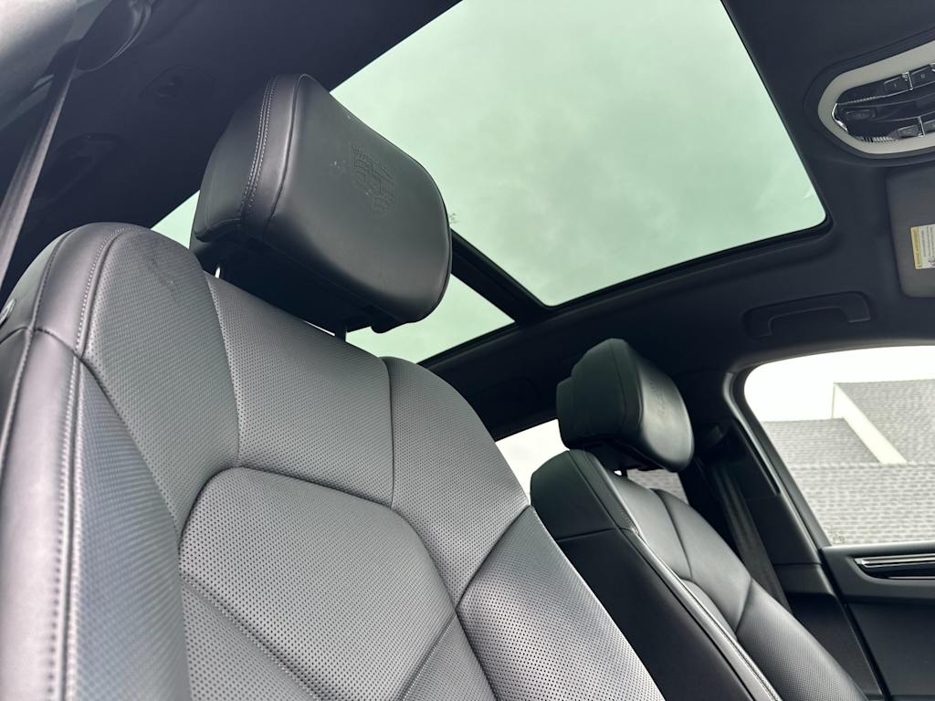 Thumbnail: 2025 Porsche Macan - 24