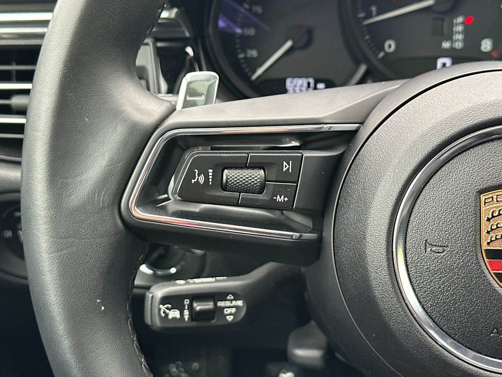 Thumbnail: 2025 Porsche Macan - 31