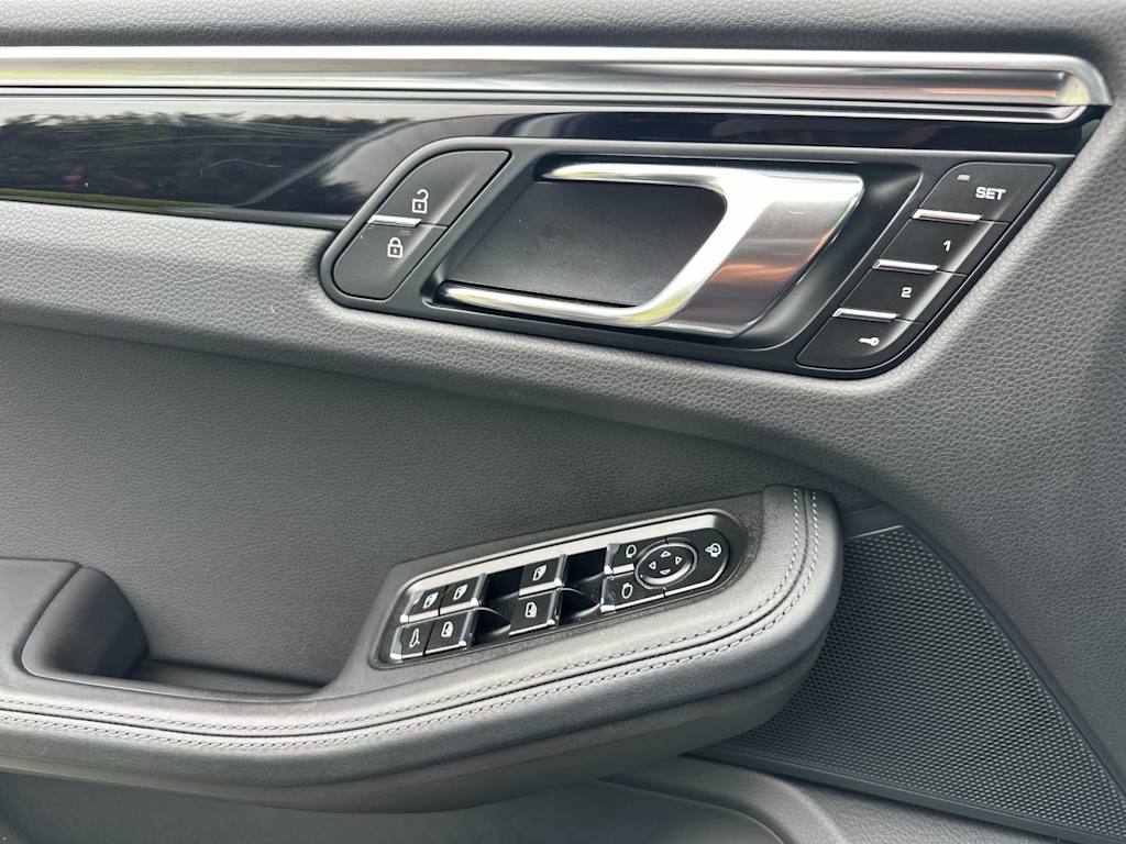 Thumbnail: 2025 Porsche Macan - 22