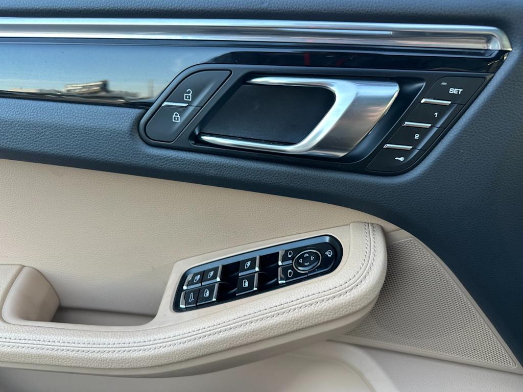 Thumbnail: 2025 Porsche Macan - 22