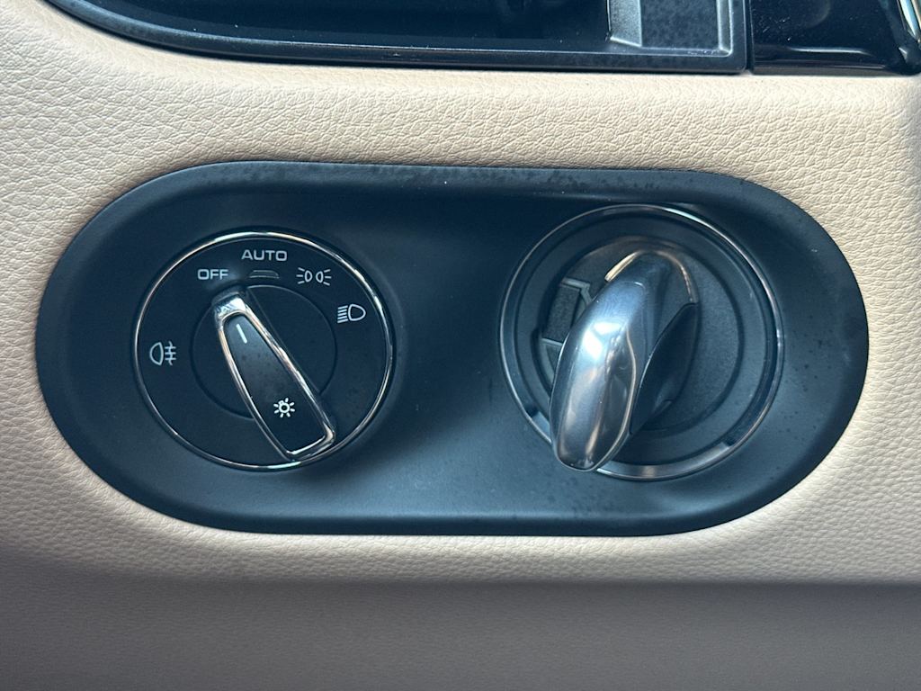 Thumbnail: 2025 Porsche Macan - 32