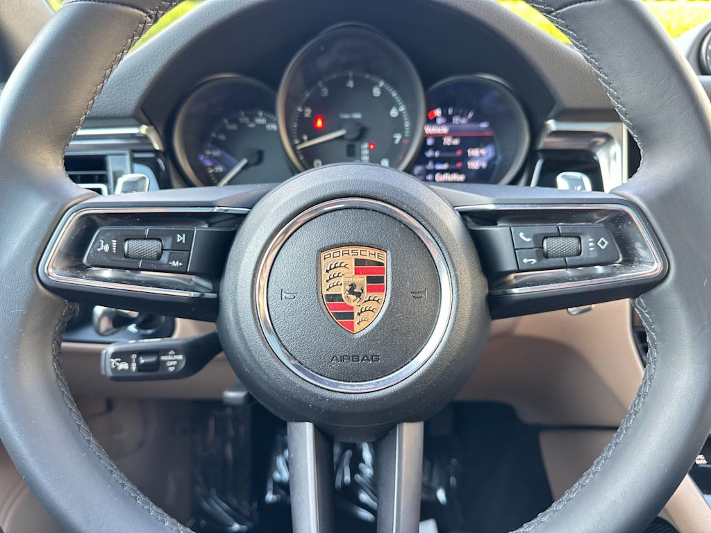 Thumbnail: 2025 Porsche Macan - 29