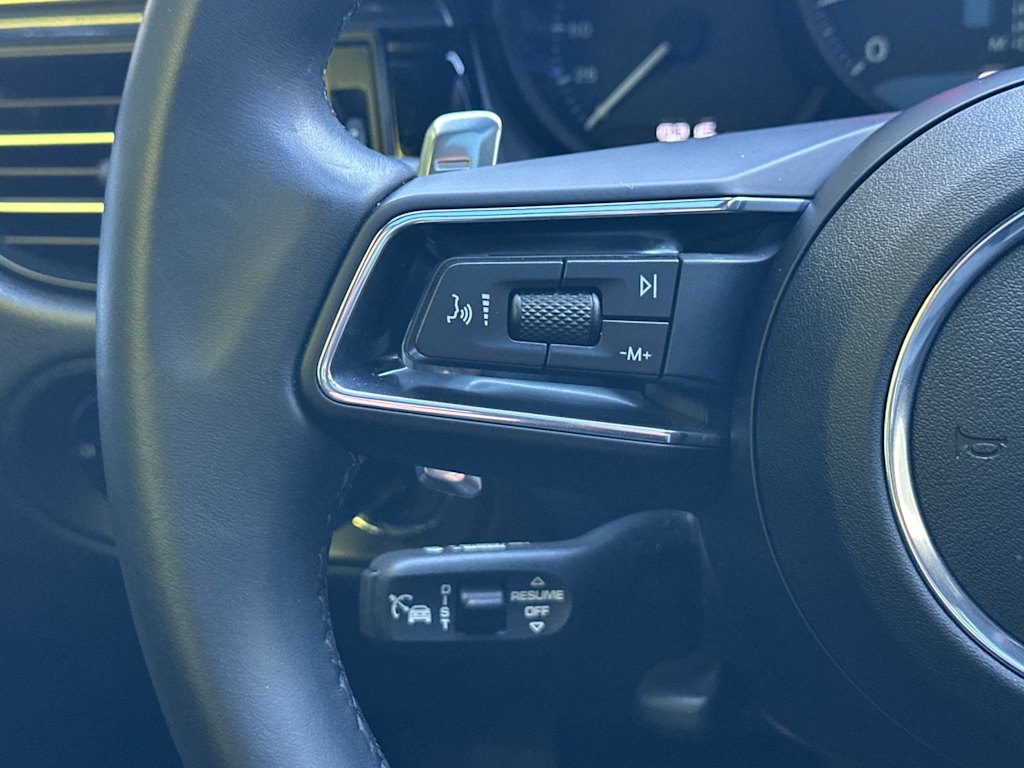 Thumbnail: 2025 Porsche Macan - 30