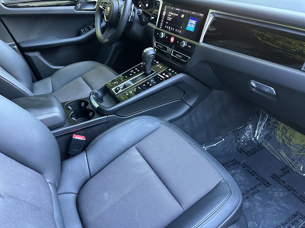 Thumbnail: 2025 Porsche Macan - 11