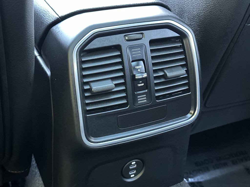 Thumbnail: 2025 Porsche Macan - 23