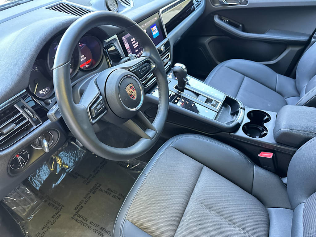 Thumbnail: 2025 Porsche Macan - 2