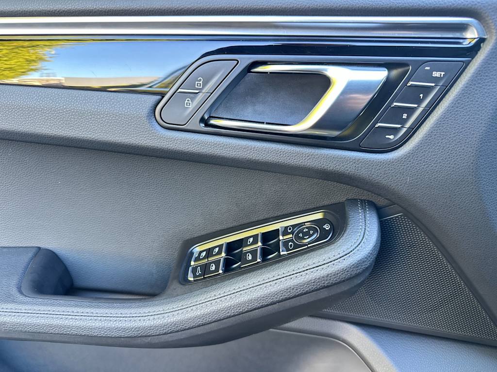 Thumbnail: 2025 Porsche Macan - 22