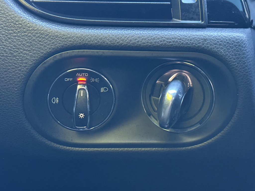 Thumbnail: 2025 Porsche Macan - 32