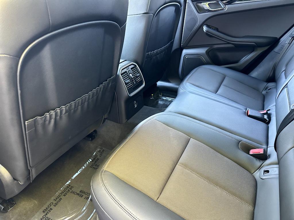 Thumbnail: 2025 Porsche Macan - 12