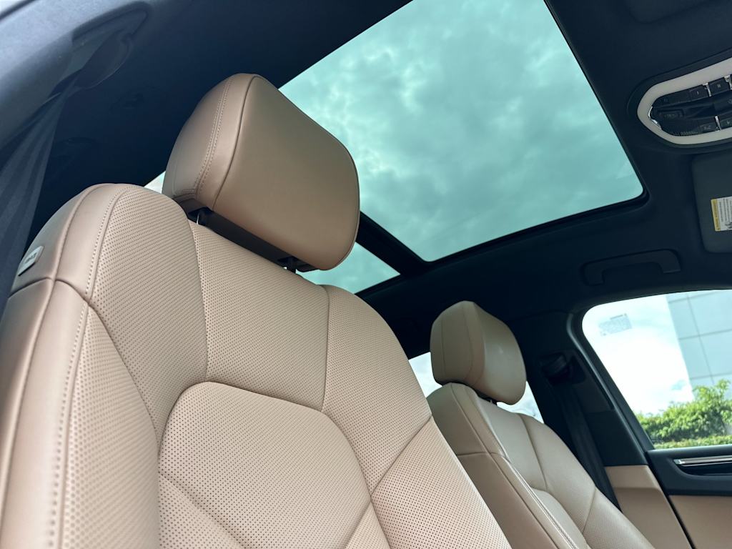 Thumbnail: 2025 Porsche Macan - 24