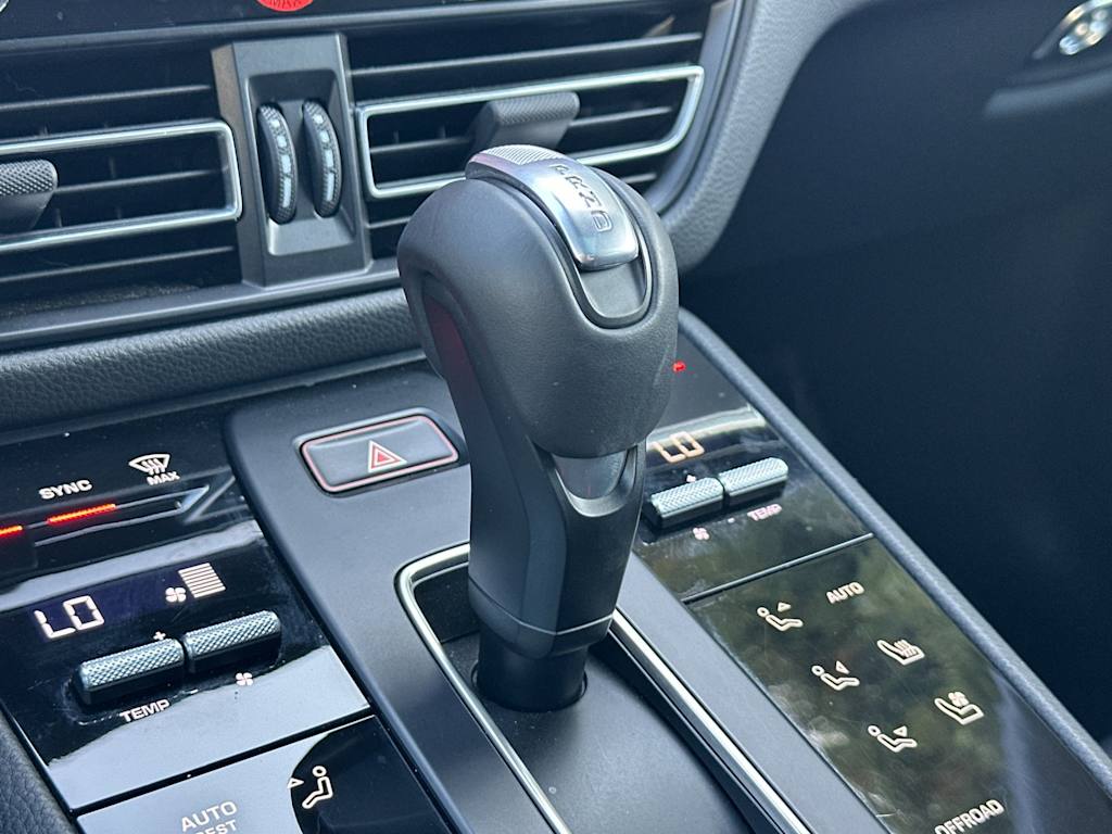 Thumbnail: 2025 Porsche Macan - 28