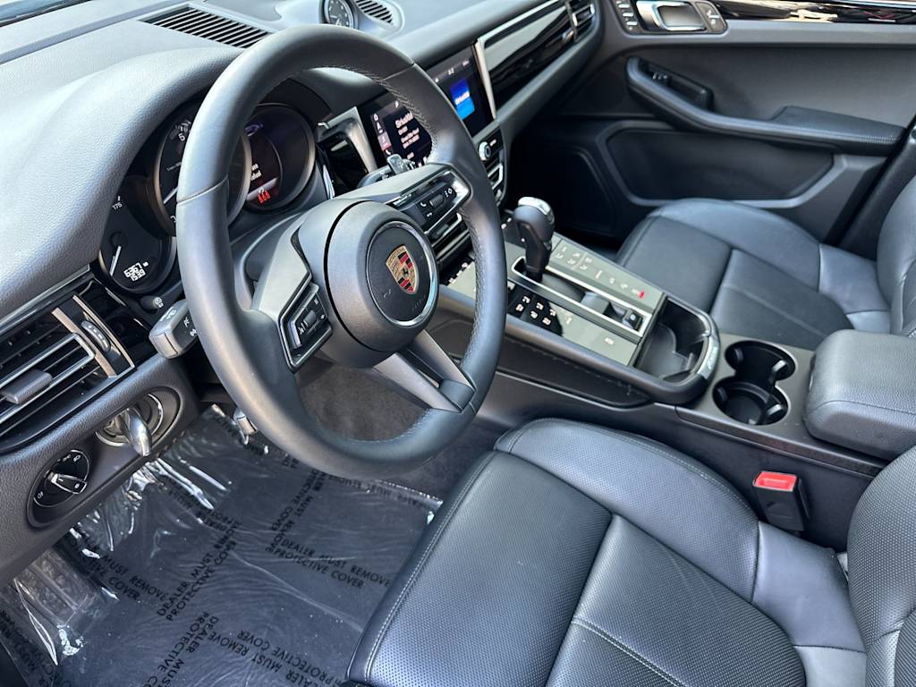 Thumbnail: 2025 Porsche Macan - 2