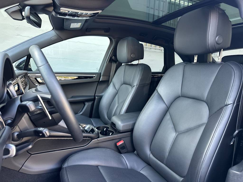 Thumbnail: 2025 Porsche Macan - 10