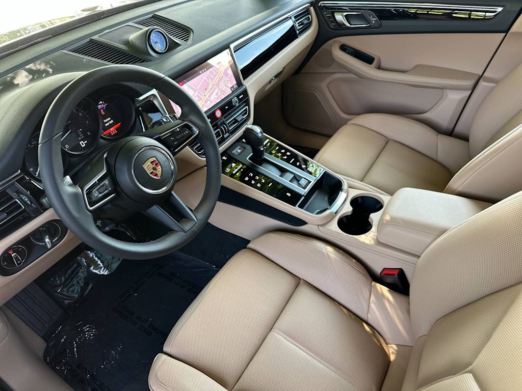 Thumbnail: 2025 Porsche Macan - 10
