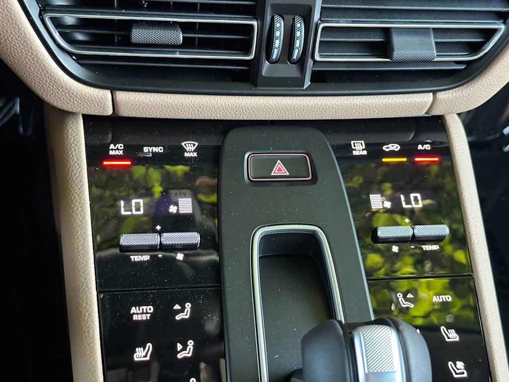 Thumbnail: 2025 Porsche Macan - 16