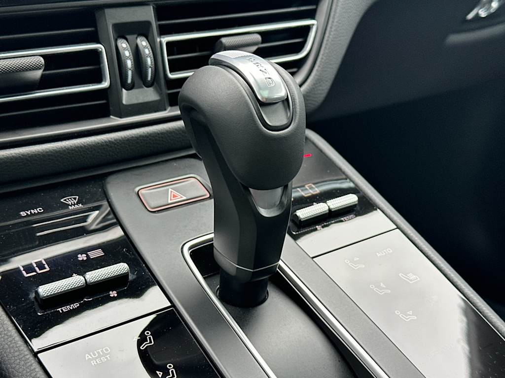 Thumbnail: 2026 Porsche Macan - 30