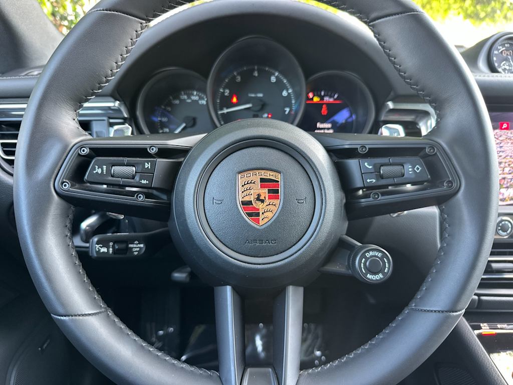Thumbnail: 2026 Porsche Macan - 29