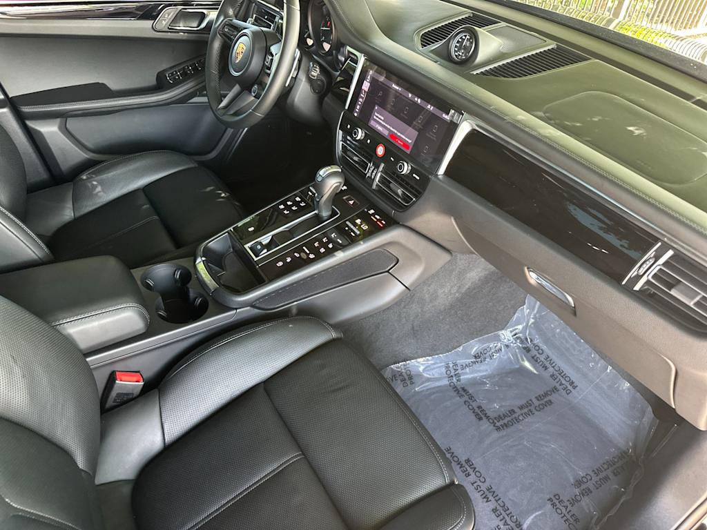 Thumbnail: 2026 Porsche Macan - 12