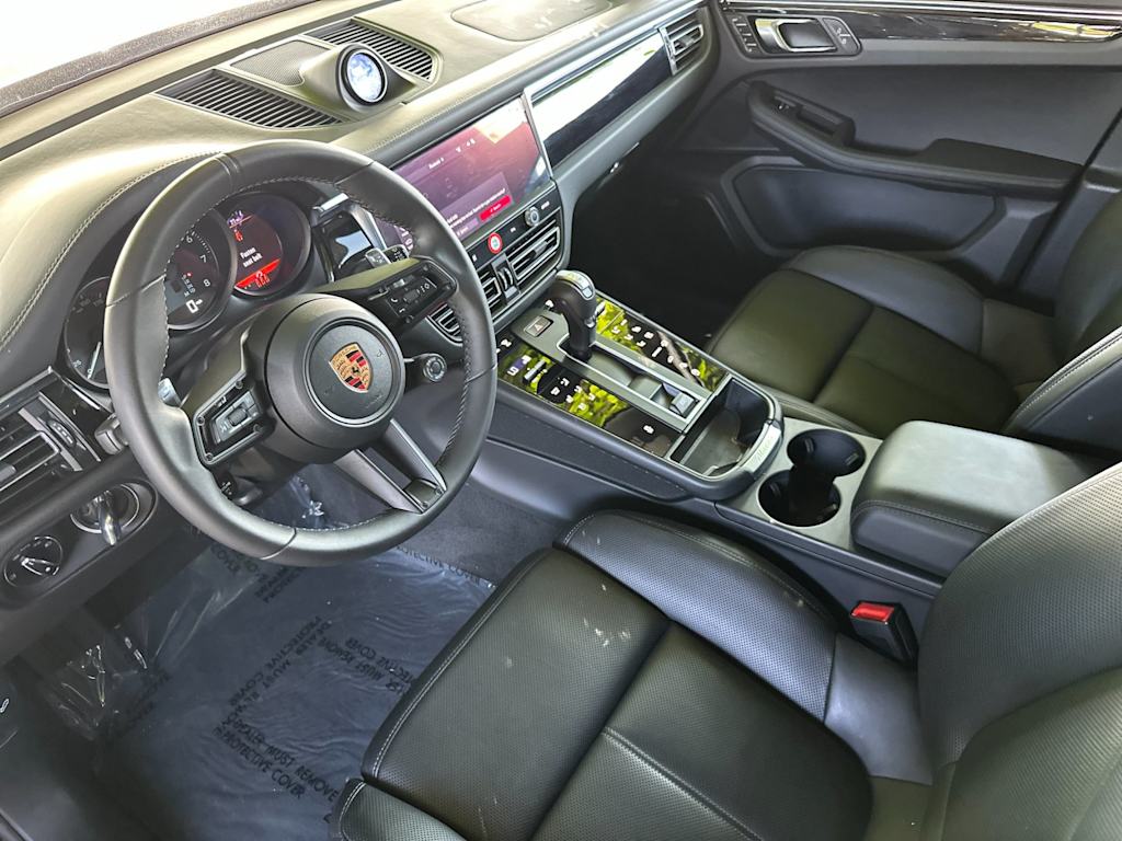 Thumbnail: 2026 Porsche Macan - 2