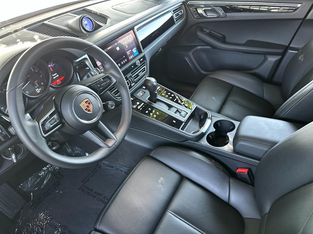 Thumbnail: 2026 Porsche Macan - 2