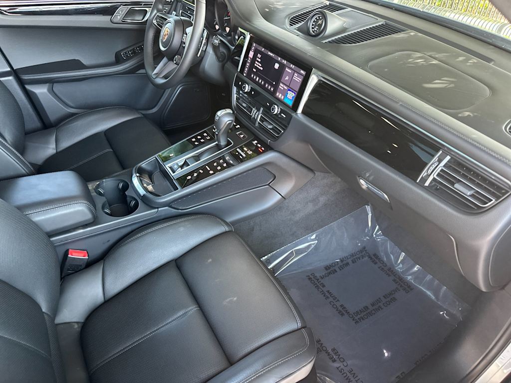 Thumbnail: 2026 Porsche Macan - 13