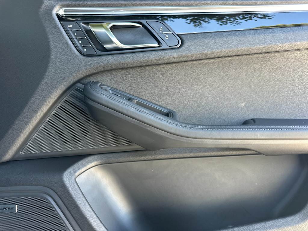 Thumbnail: 2026 Porsche Macan - 25