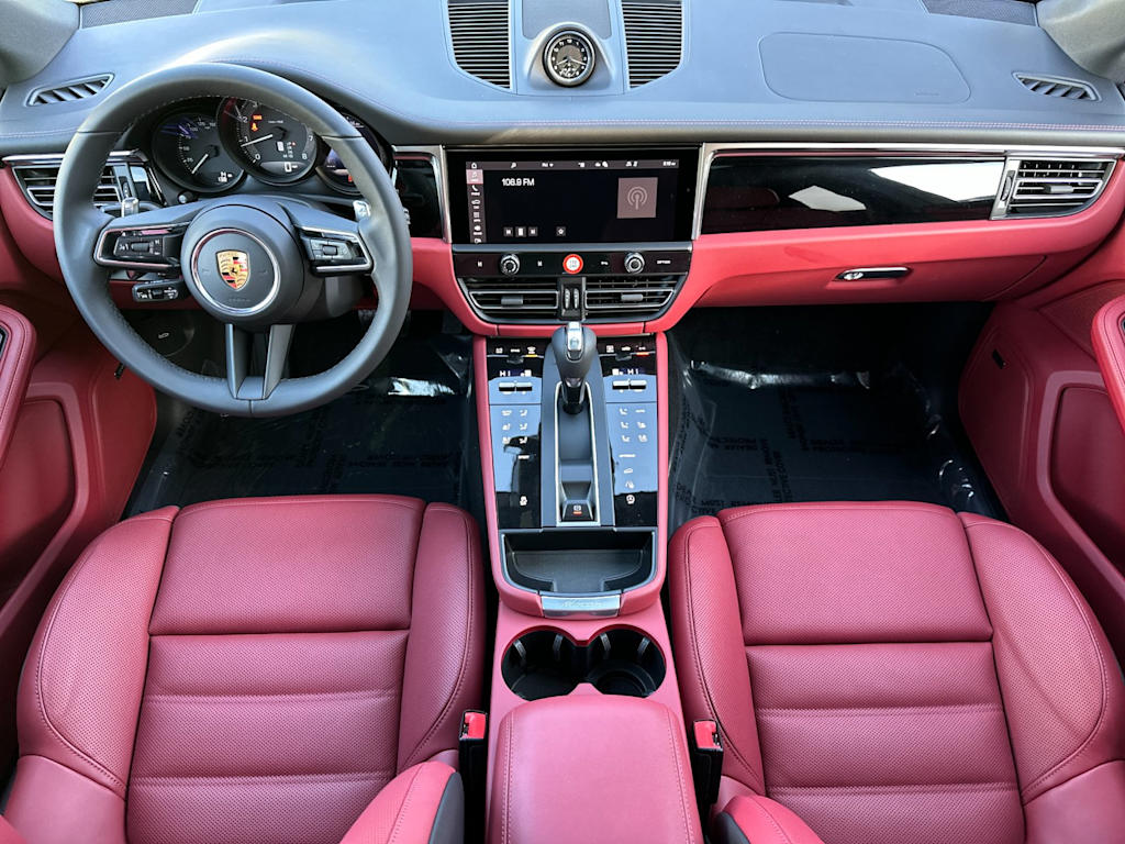 Thumbnail: 2026 Porsche Macan - 2