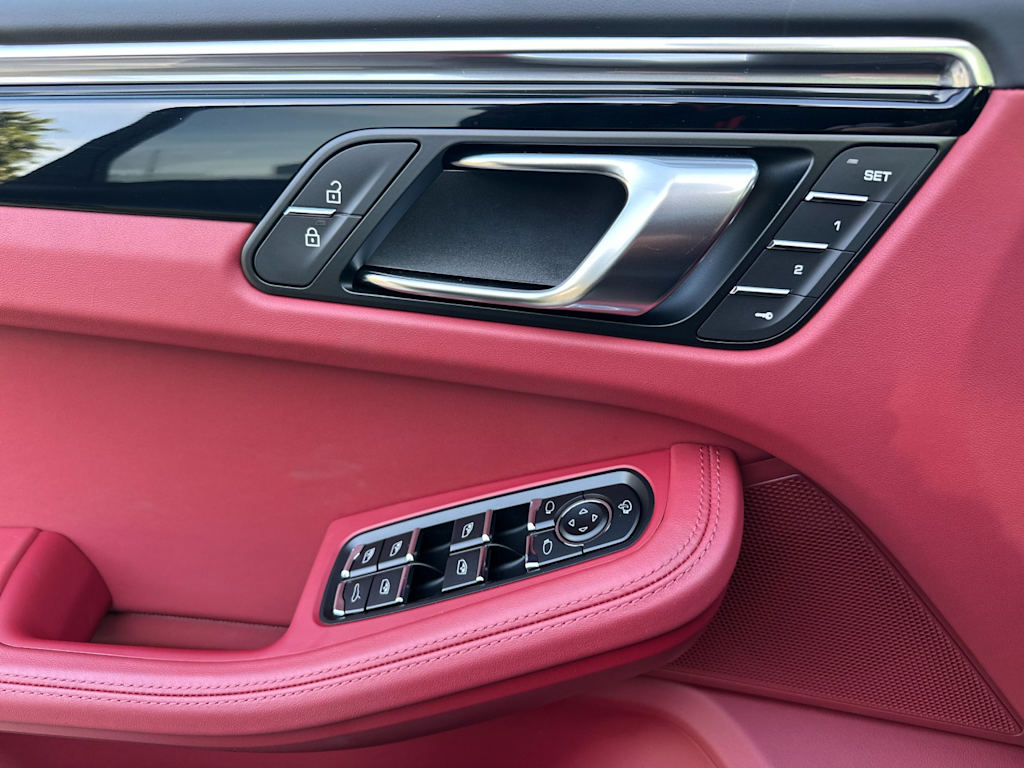 Thumbnail: 2026 Porsche Macan - 21