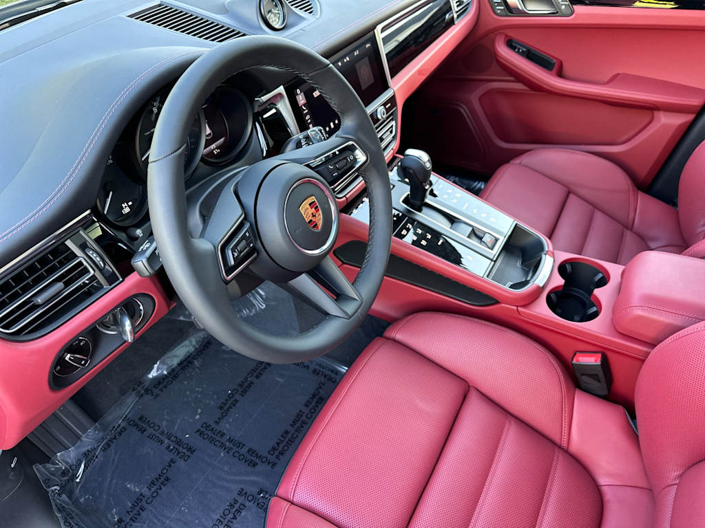 Thumbnail: 2026 Porsche Macan - 10