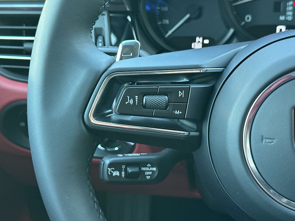 Thumbnail: 2026 Porsche Macan - 30