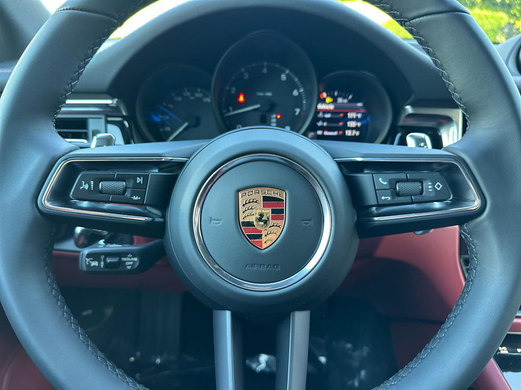 Thumbnail: 2026 Porsche Macan - 29